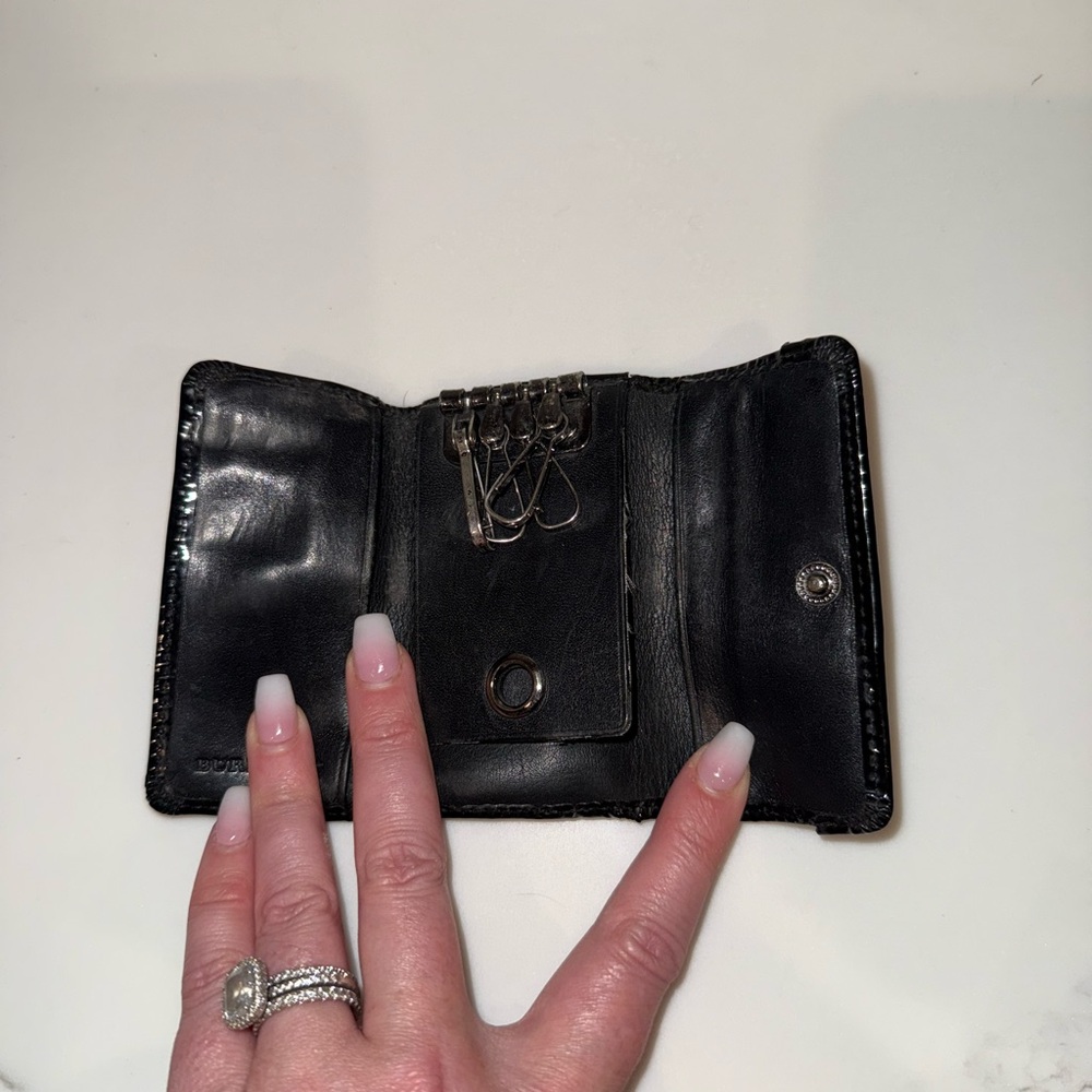 Authentic Burberry 4 ring keychain/cardholder - Picture 5 of 16